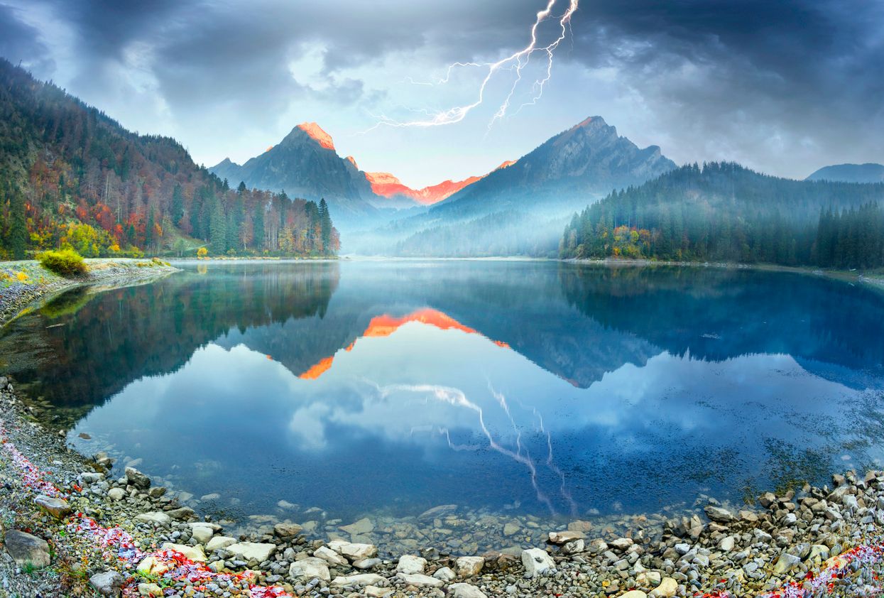 In den kommenden Tagen kommt es zur ersten Hitzewelle des Jahres. Zuvor herrscht aber noch erhöhte Gewittergefahr in einigen Teilen des Landes. Symbolbild.