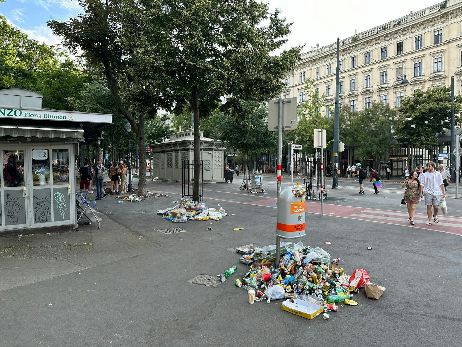 Wiener Regenbogenparade hinterließ riesige Müllberge