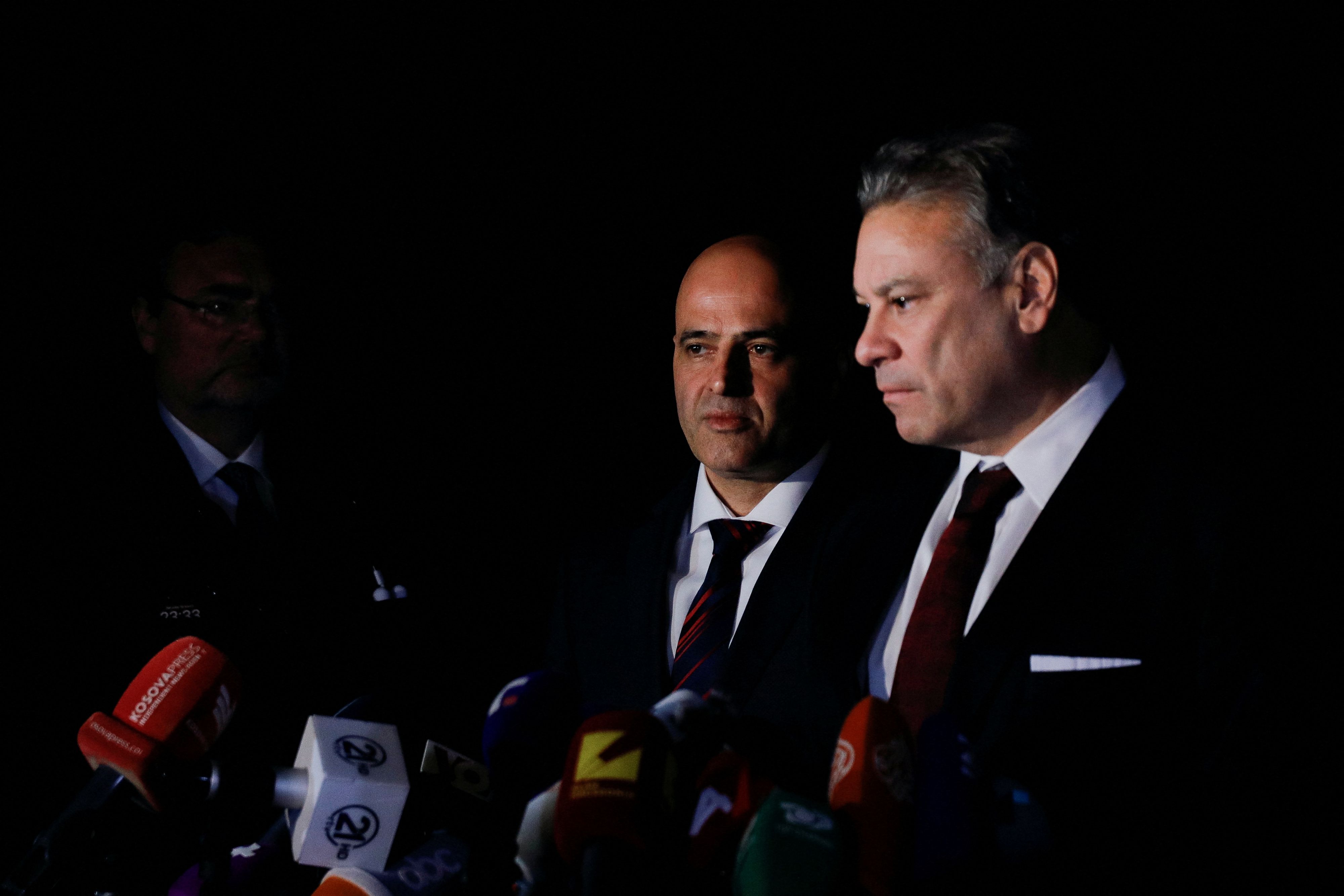 Der stellvertretende US-Außenminister Gabriel Escobar (rechts).