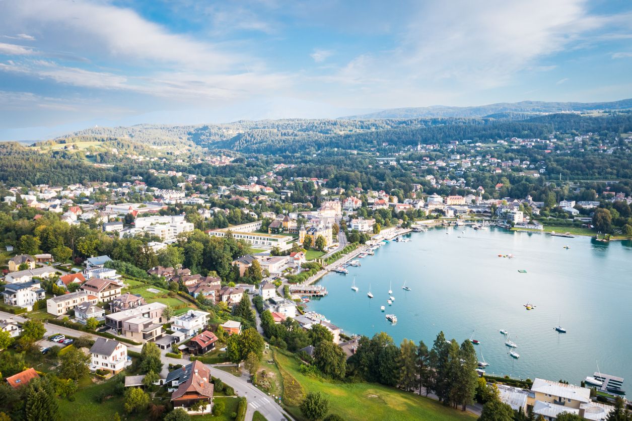 Zu schützender Natursee oder Tourismusmotor? - der Wörthersee (am Foto: Velden)