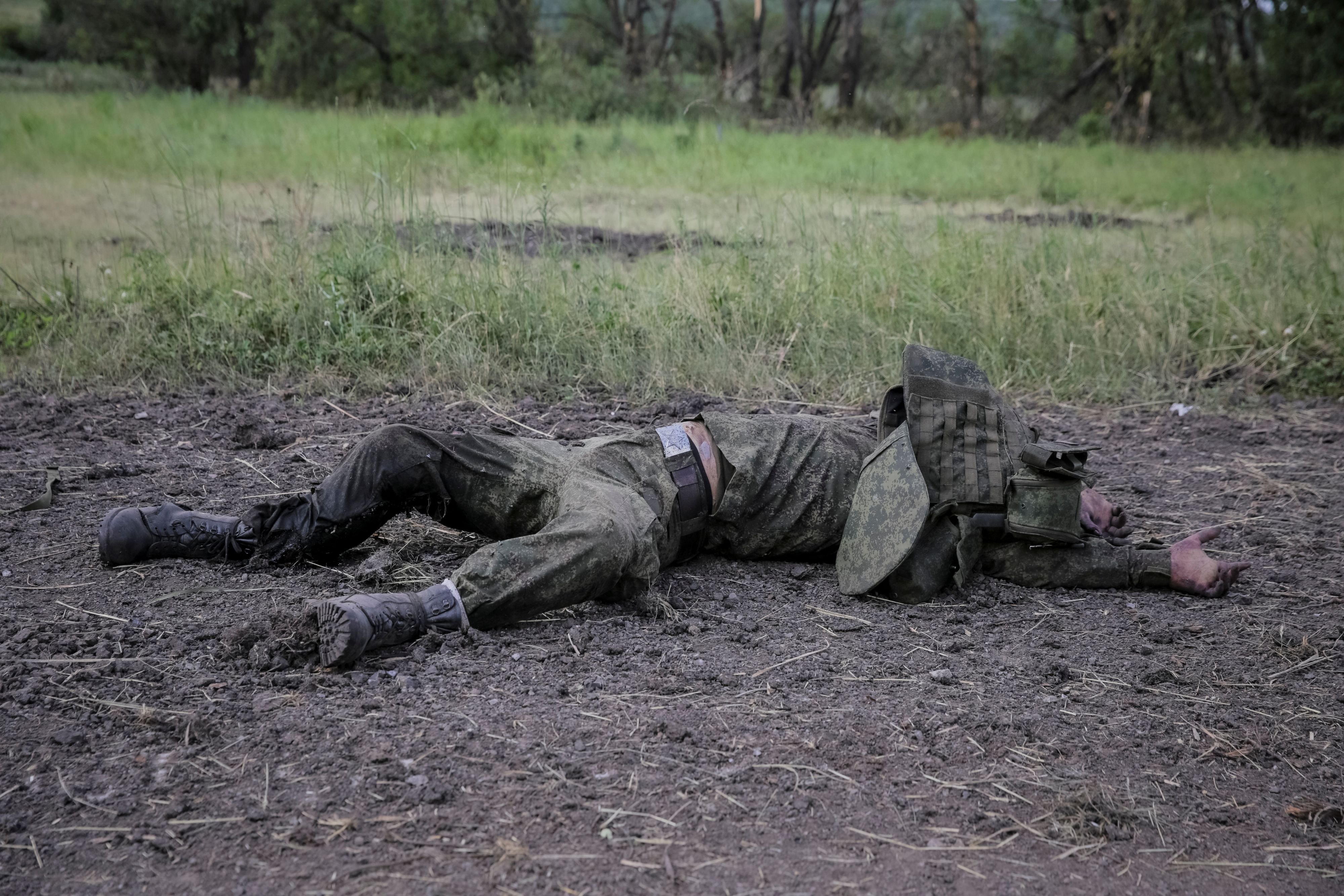 SENSITIVE MATERIAL. THIS IMAGE MAY OFFEND OR DISTURB The body of a Russian soldier is seen, amid Russia's attack on Ukraine, near the front line in the newly liberated village Storozheve in Donetsk region, Ukraine June 14, 2023. REUTERS/Oleksandr Ratushniak