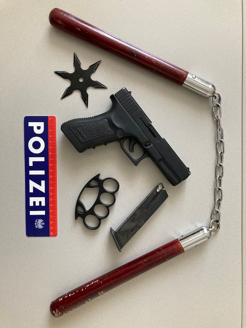 Diese Waffen konnten die Beamten sicherstellen. 