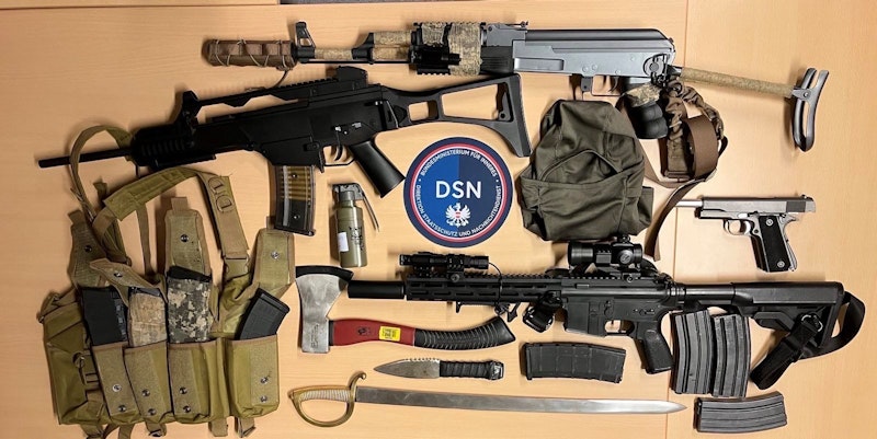 Diese Waffen konnten die Beamten sicherstellen. 