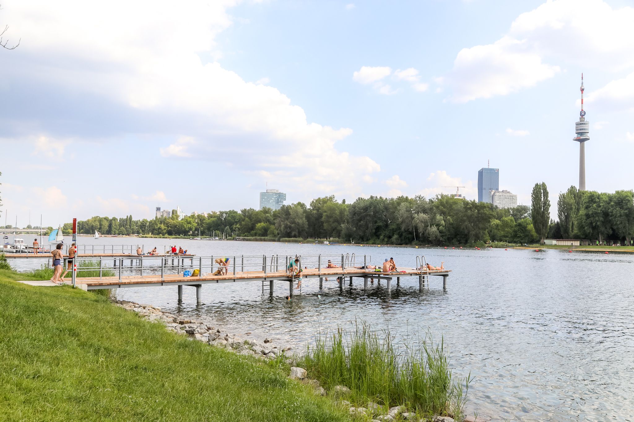 Neuer Badesteg an der Alten Donau