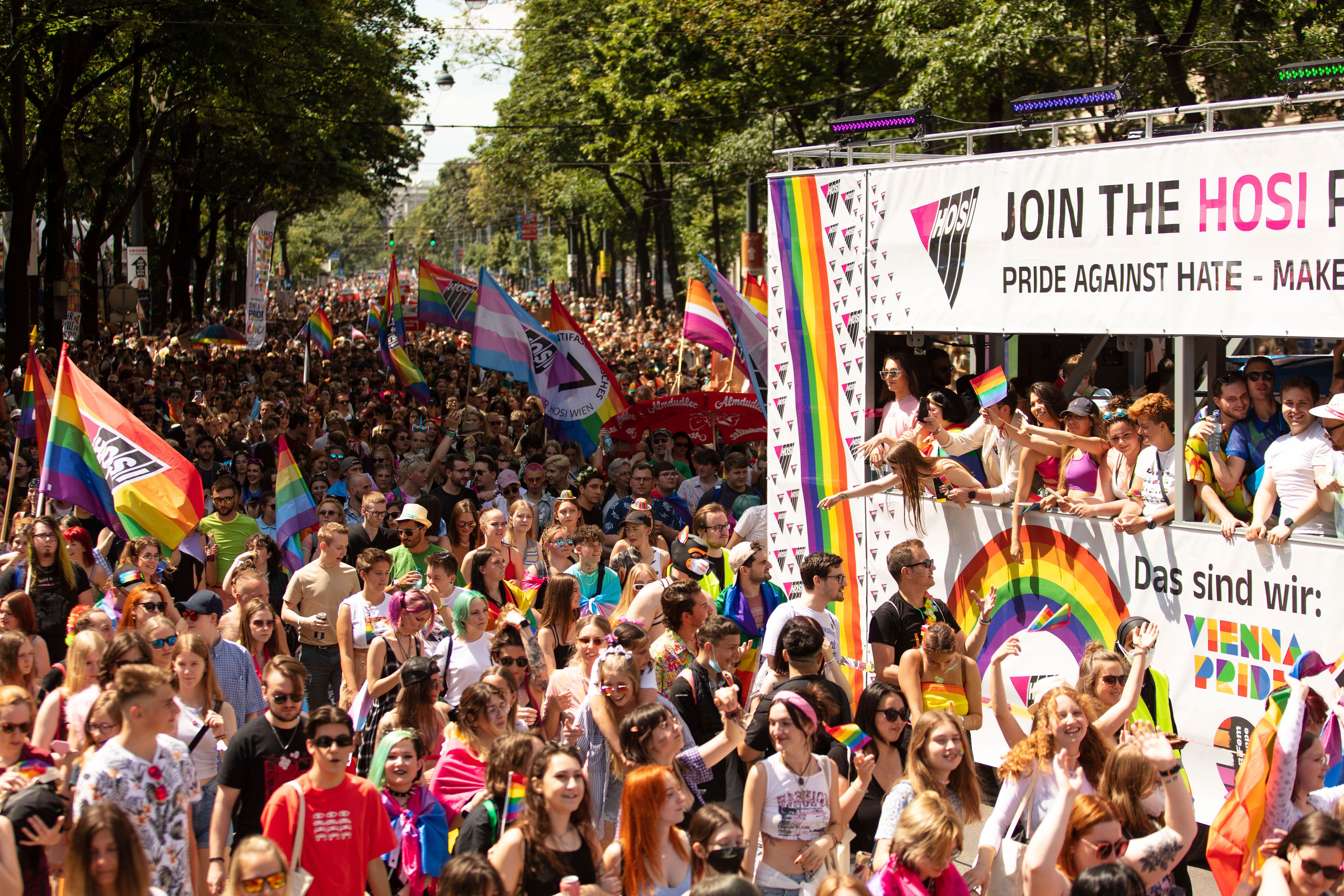 Bei der Vienna-Pride feierten 300.000 Menschen die Rechte von LGBTIQ-Personen.