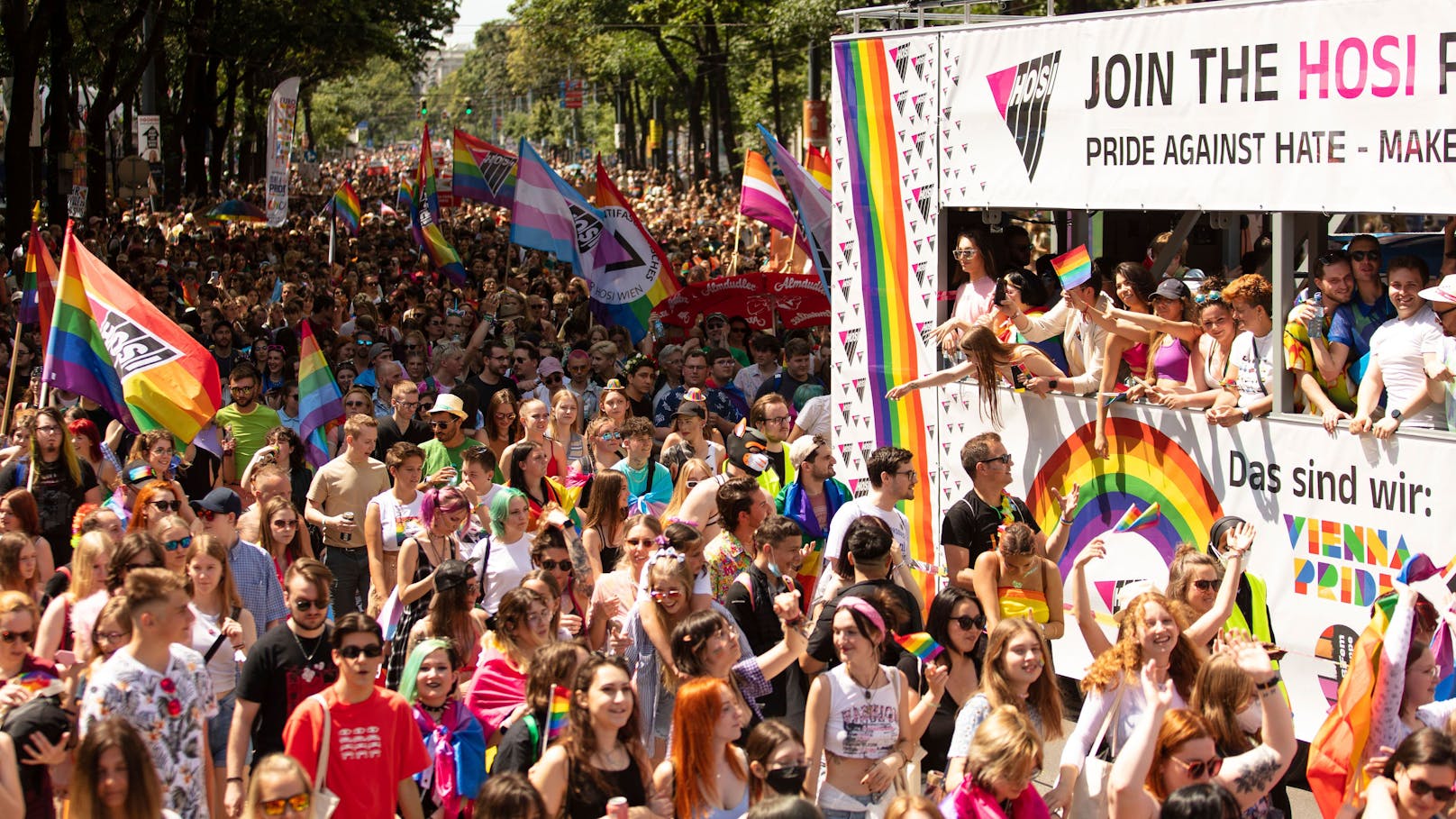 Bei der Vienna-Pride feierten 300.000 Menschen die Rechte von LGBTIQ-Personen.
