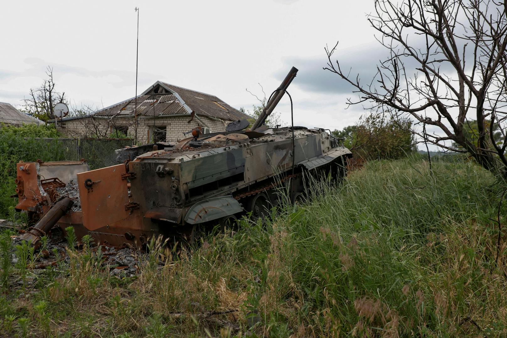 Nicht nur Gerät wurde zerstört, laut ukrainischen Angaben sollen mittlerweile auch rund 220.000 russische Soldaten den Tod auf dem Schlachtfeld gefunden haben. 