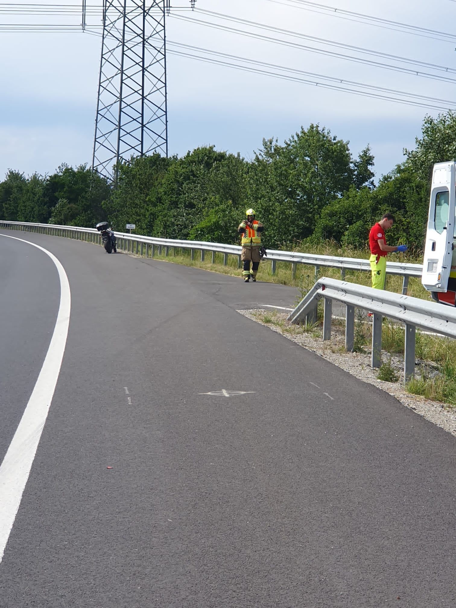 Biker Stürzte Auf A3 Schwer, Musste Per Heli Ins Spital | Heute.at