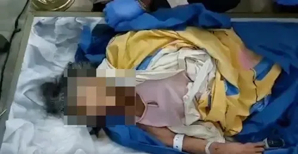 Als die 76-Jährige auf Wiederbelebungsversuche am Freitag zuvor nicht reagierte, erklärte sie der diensthabende Arzt laut dem Ministerium für tot.