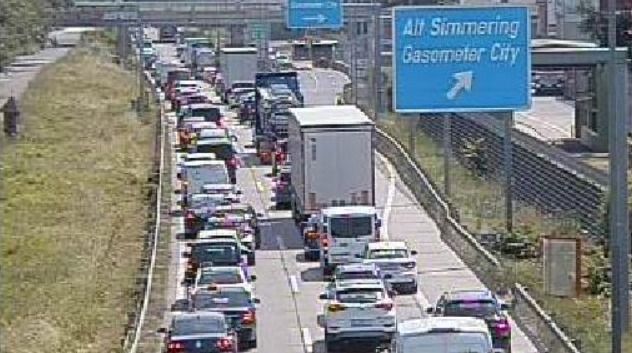 Auf der A4 bei Simmering stadtauswärts ging Montagmittag gar nichts mehr.