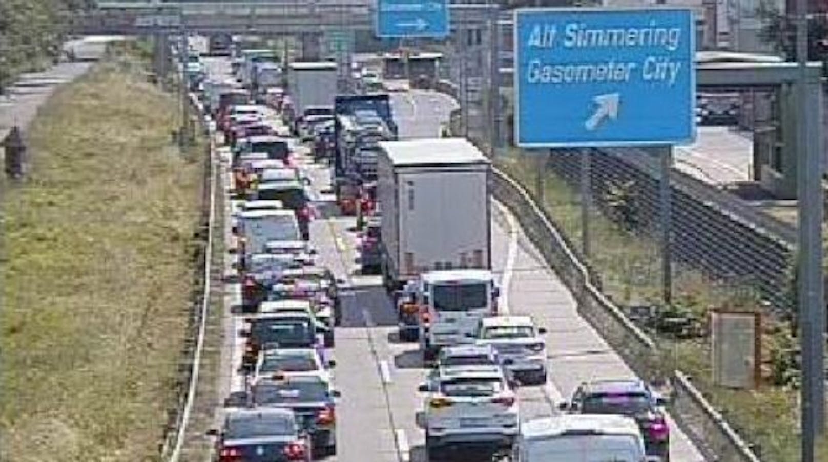 Schwerer Unfall legt die A4 bei Wien komplett lahm