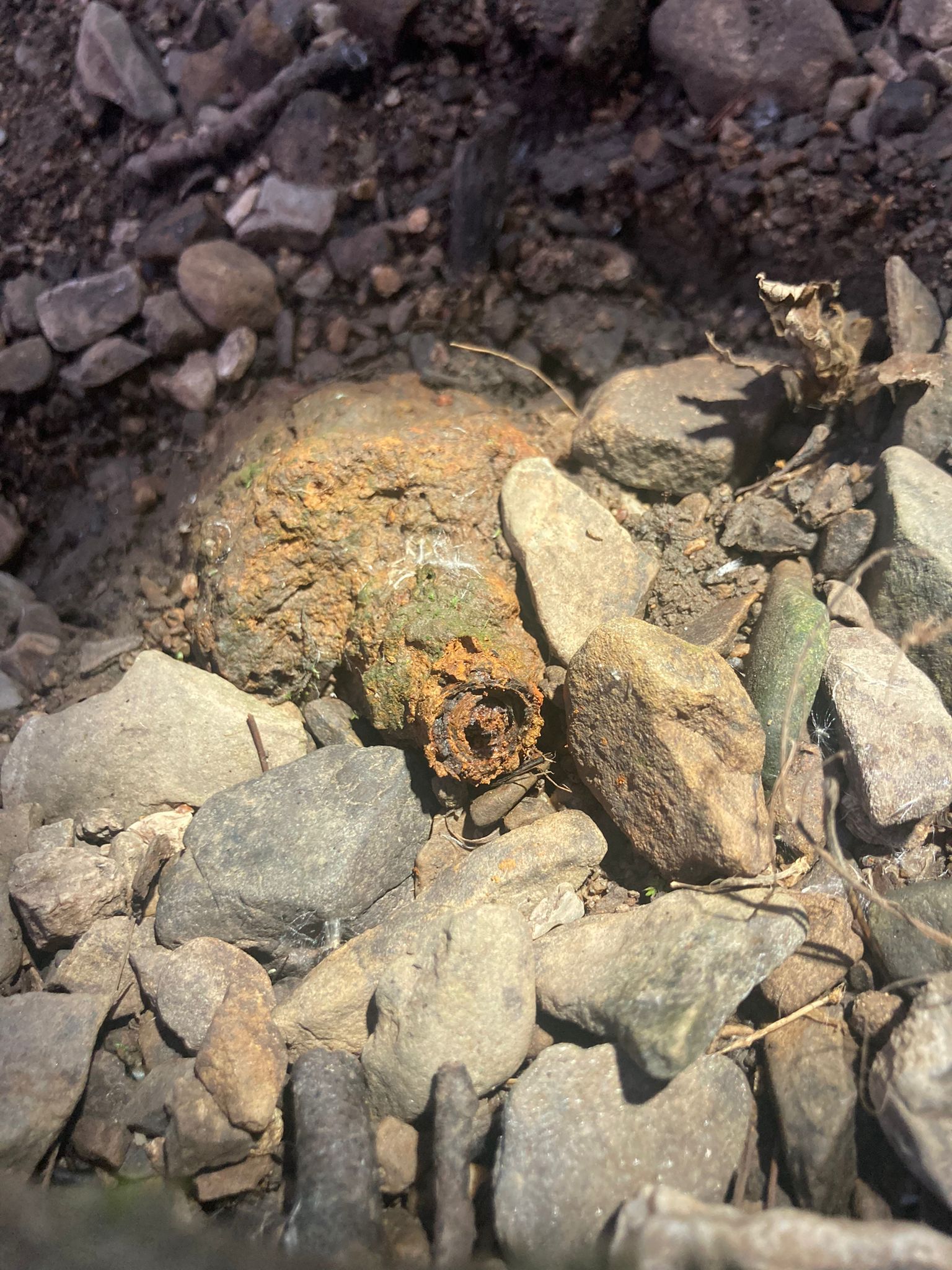 Die Finderin dieser Topfhandgranate handelte völlig richtig.