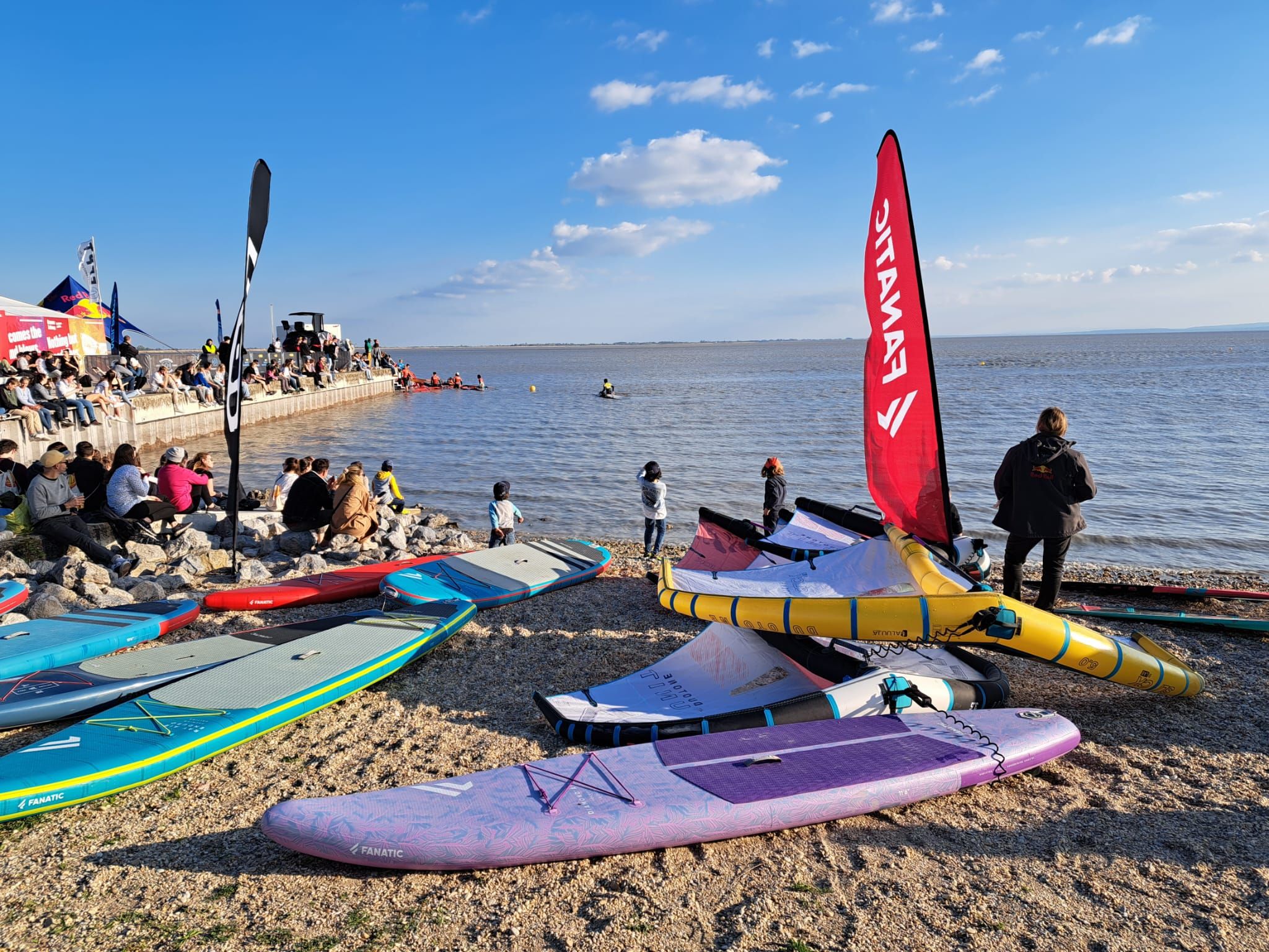 Surfen ist am Neusiedler See die Hauptdisziplin - aber auch das Schwimmen kommt hier nicht zu kurz.