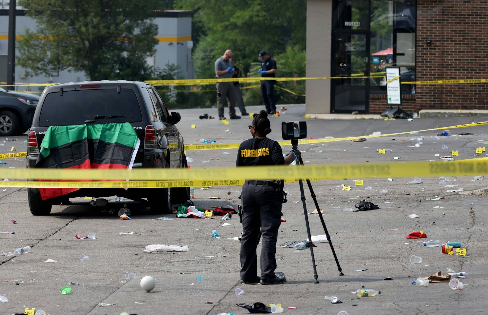 Bei einer Schiesserei in Willowbrook im US-Bundesstaat Illinois wurde eine Person getötet und 22 weitere wurden verletzt. (18. Juni 2023)