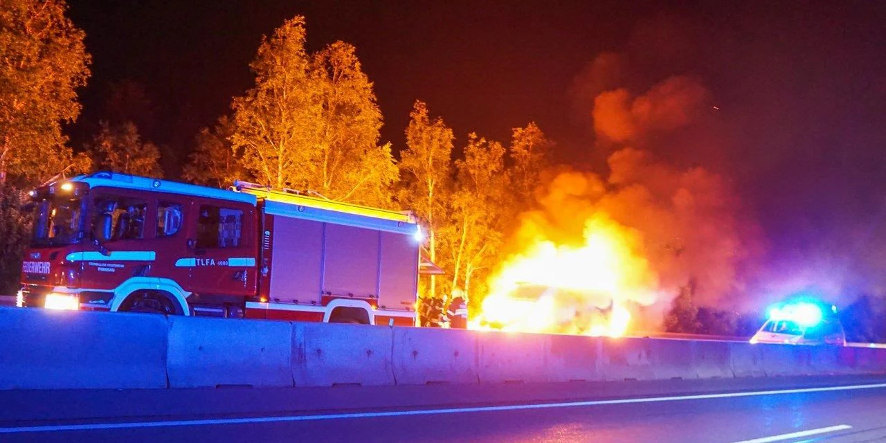 Flammenball auf der A2 im Wechselabschnitt