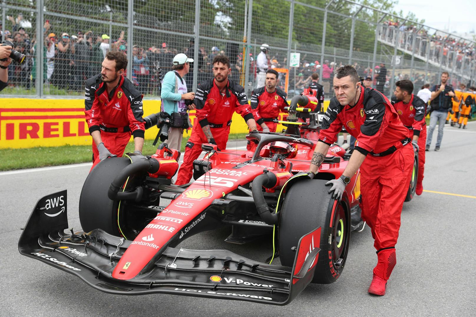 5. Carlos Sainz (Ferrari) - Note: 2. Auch wenn Sainz das ganze Rennen über ein wenig schneller als sein Stallgefährte wirkte, gab er sich als guter Teamplayer und hielt den Rang.