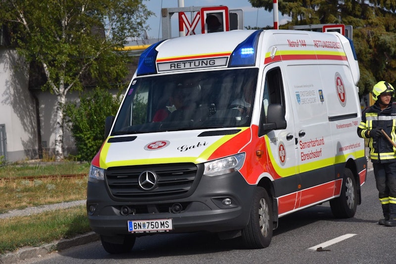 Beide Sanitäter wurden leicht verletzt.&nbsp;