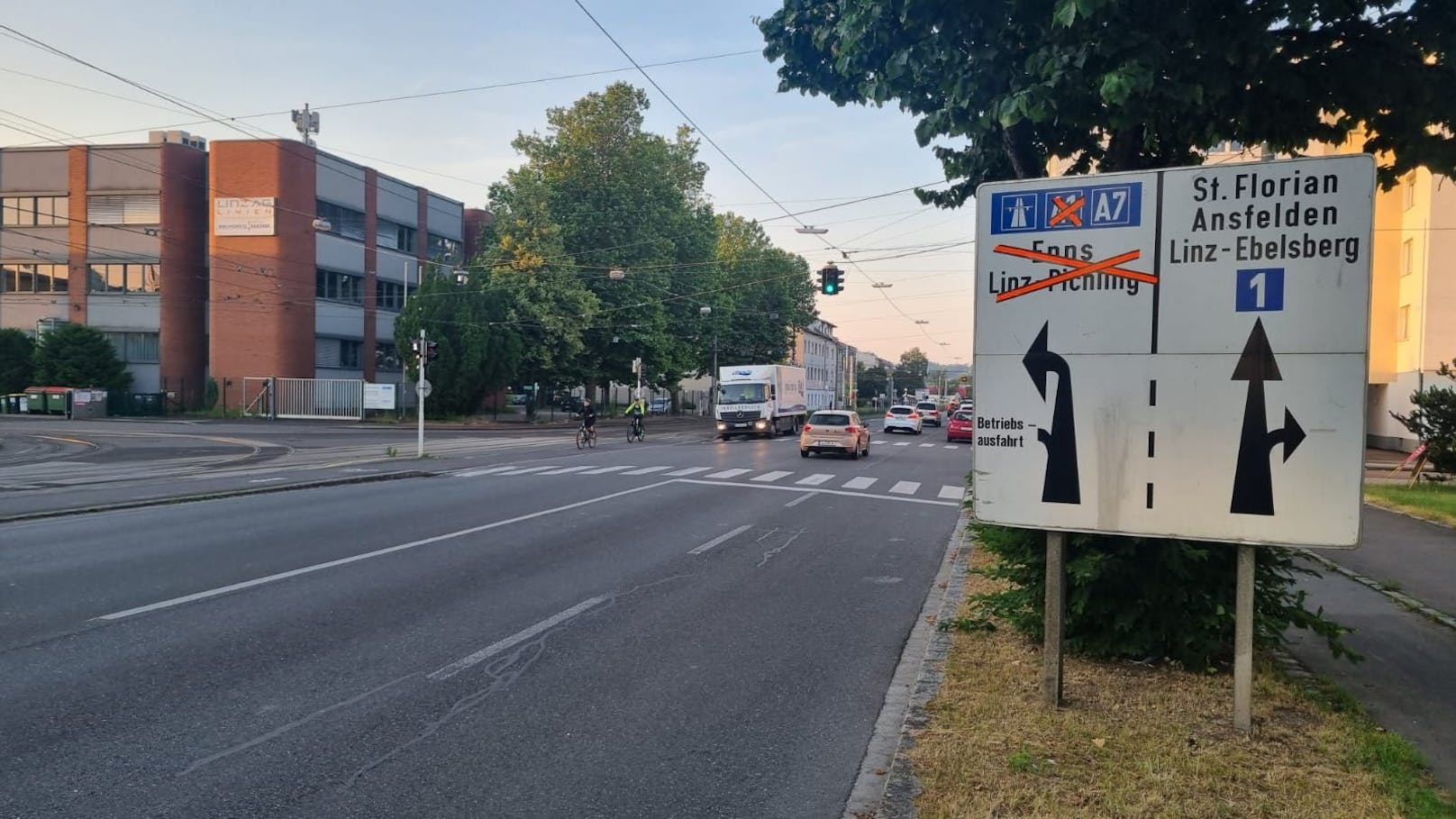 In der Nacht auf den 19. Juni wurde der Mona-Lisa-Tunnel im Linzer Süden wegen Sanierungsarbeiten gesperrt. Schon um 6 Uhr Früh ging in Ebelsberg nichts mehr.