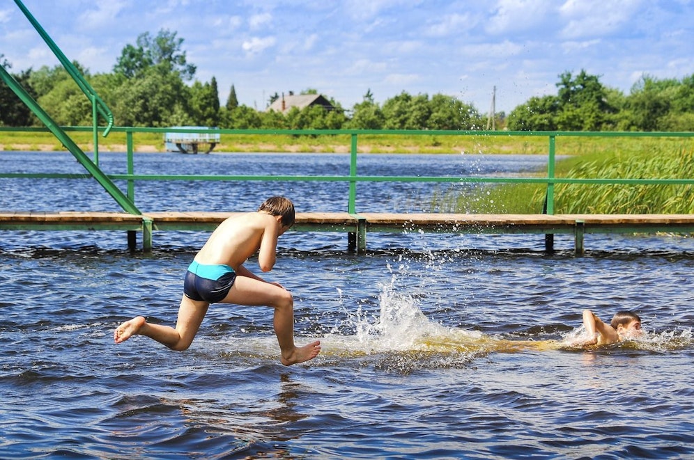 Ab ins kühle Nass - die Wiener baden am liebsten günstig und nah.