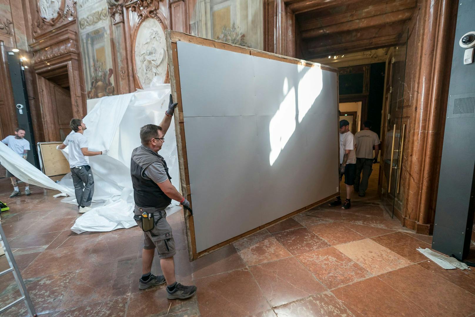 Die Sommerausstellung im Unteren Belvedere präsentiert rund 20 kolossale Gemälde aus der eigenen Sammlung vom Barock bis zur Gegenwart.