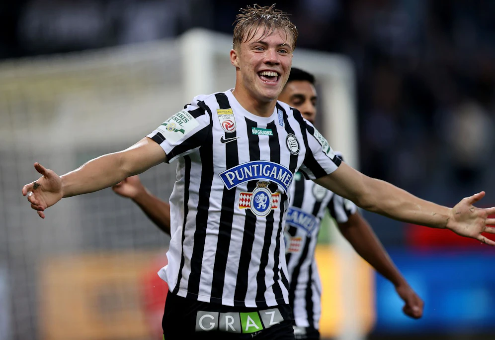 Rasmus Höjlund beim Torjubel.