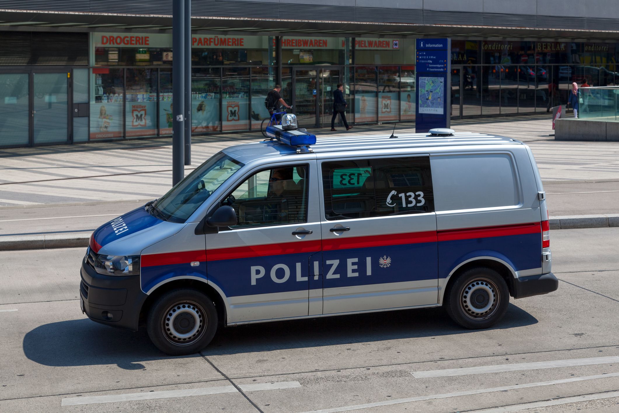 Polizisten der Inspektion am Hauptbahnhof mussten harte Bandagen anlegen.