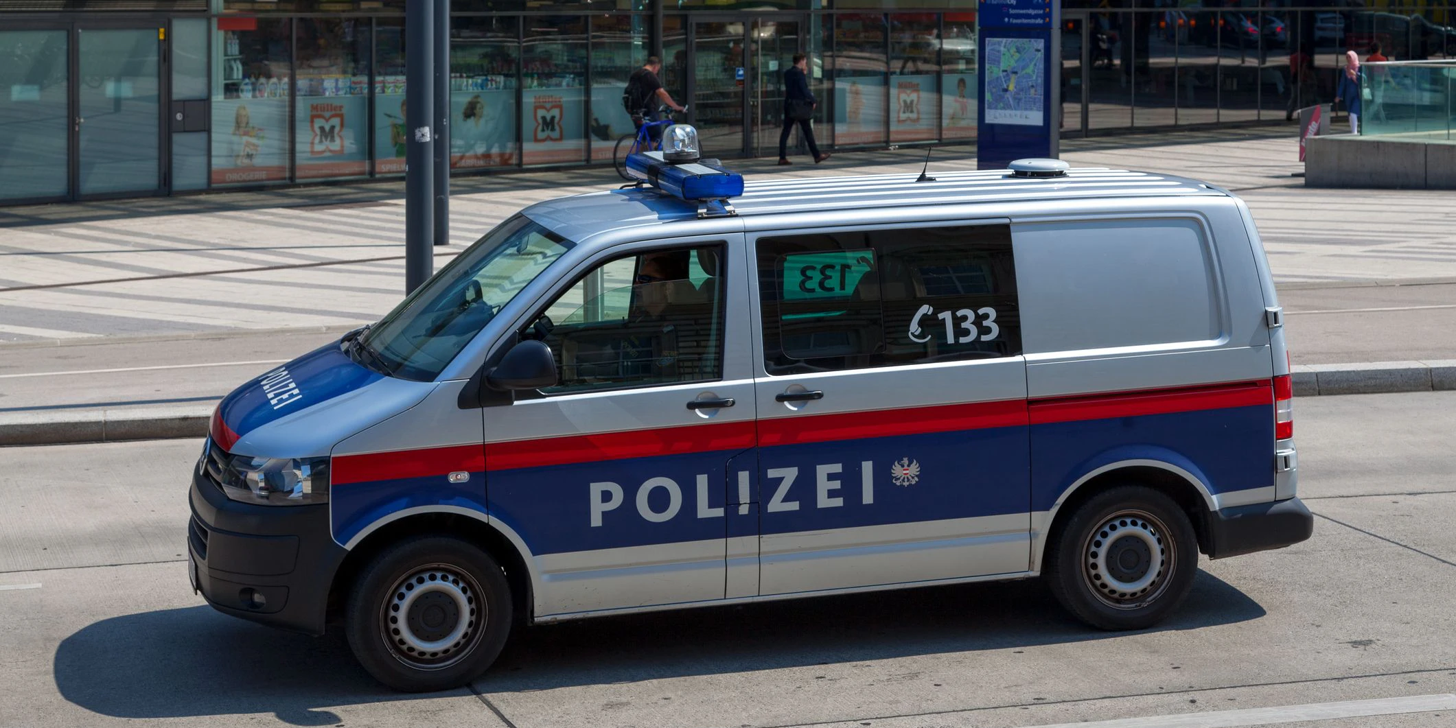 Polizisten der Inspektion am Hauptbahnhof mussten harte Bandagen anlegen.