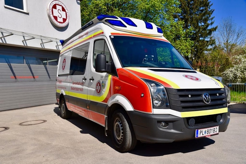 Ein Rettungswagen des Arbeitersamariterbundes war betroffen.