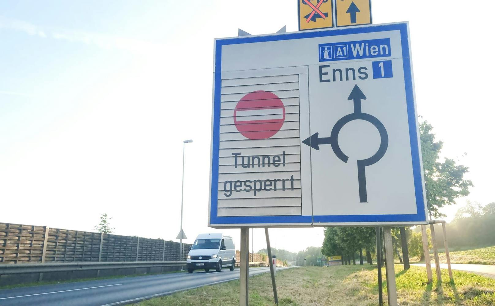 In der Nacht auf den 19. Juni wurde der Mona-Lisa-Tunnel im Linzer Süden wegen Sanierungsarbeiten gesperrt. Schon um 6 Uhr Früh ging in Ebelsberg nichts mehr.