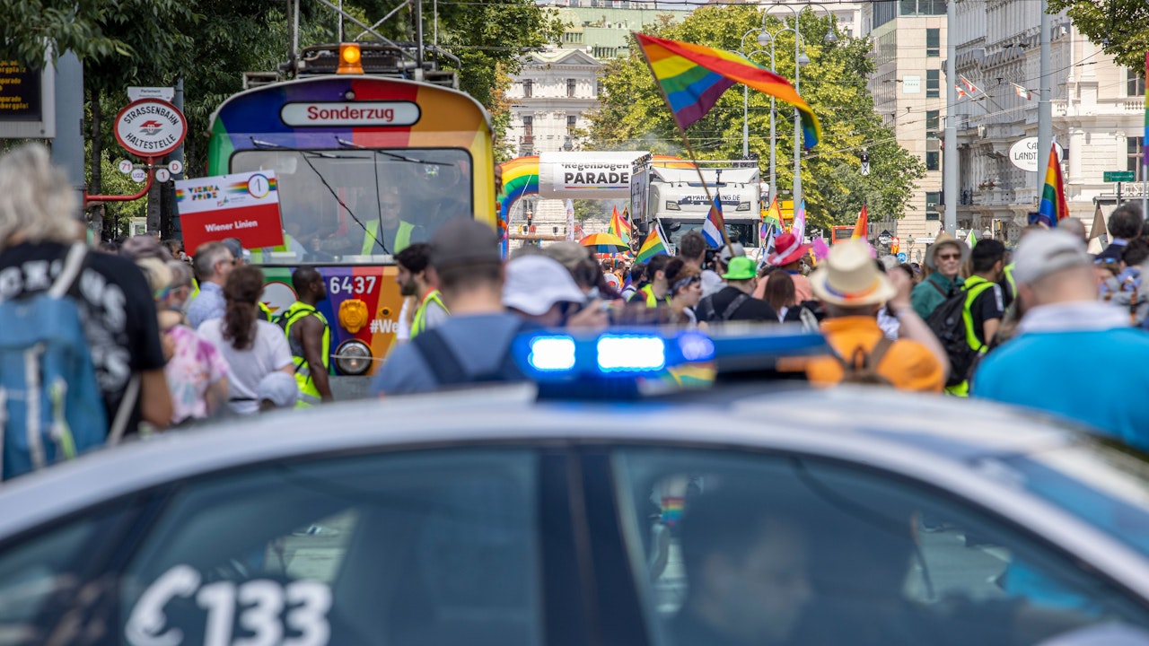 Heute.at - Pride-Anschlag mit Messern und Auto in Chat geplant
