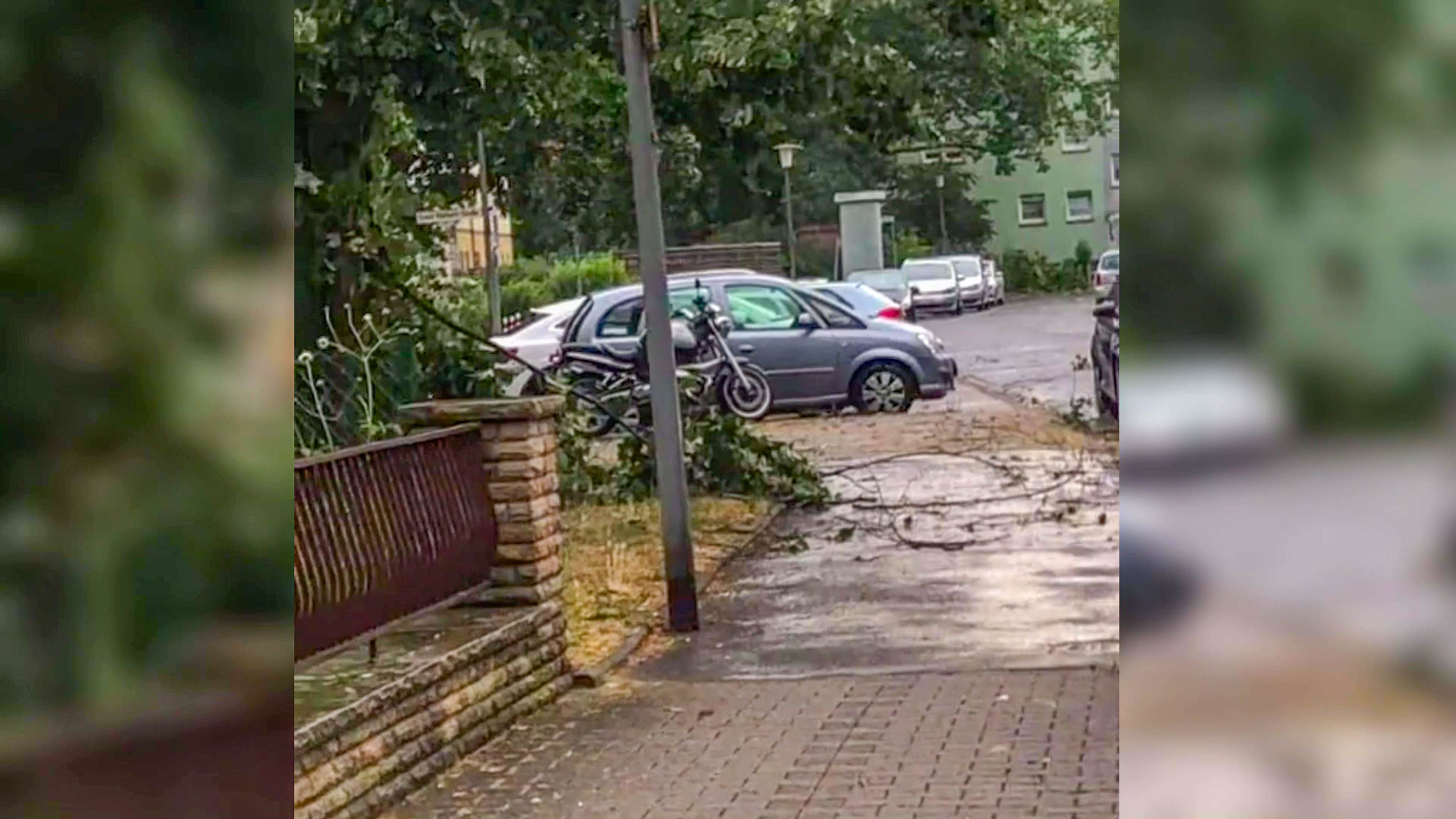 Das nur wenige Minuten dauernde Unwetter richtete massive Schäden an.