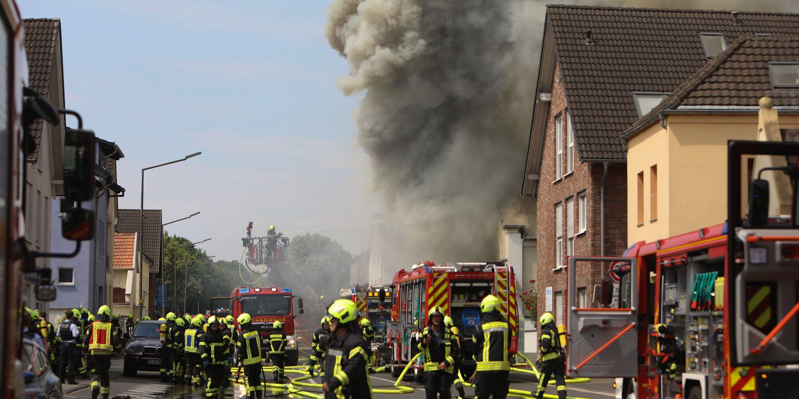 Die Rauchsäule war kilometerweit zu sehen.