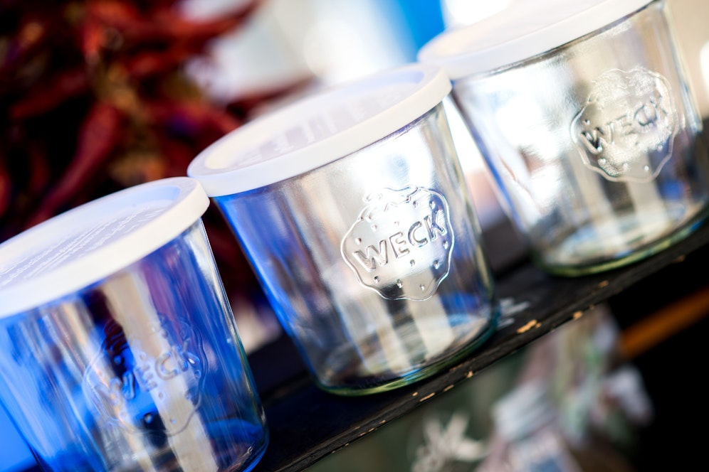 Die Gläser werden zum Einkochen von Nahrungsmitteln verwendet.