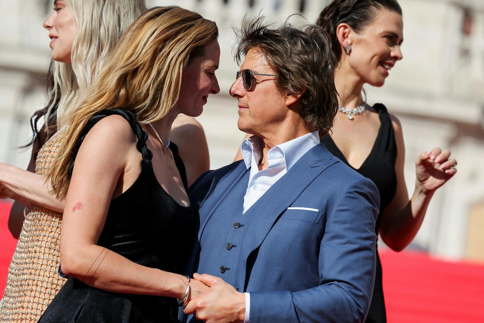 Sehr vertraut schien das Tom Cruises' Verhältnis zu Co-Star Rebecca Ferguson.