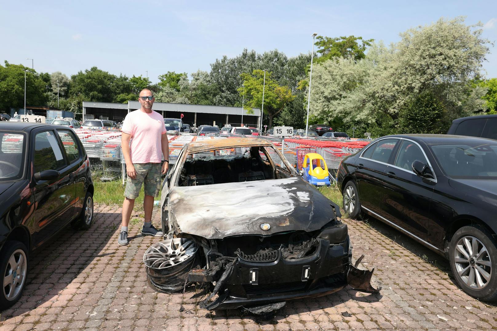 René ist der Besitzer des einst stolzen BMW, dann wurde sein 3er abgefackelt.&nbsp;