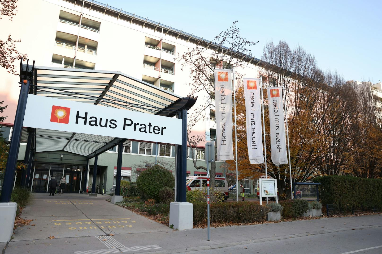 Das Kuratorium Wiener Pensionisten-Wohnhäuser, das die "Häuser zum Leben" betreibt (Haus Prater im Bild), wurde um 360.000 Euro geschädigt.