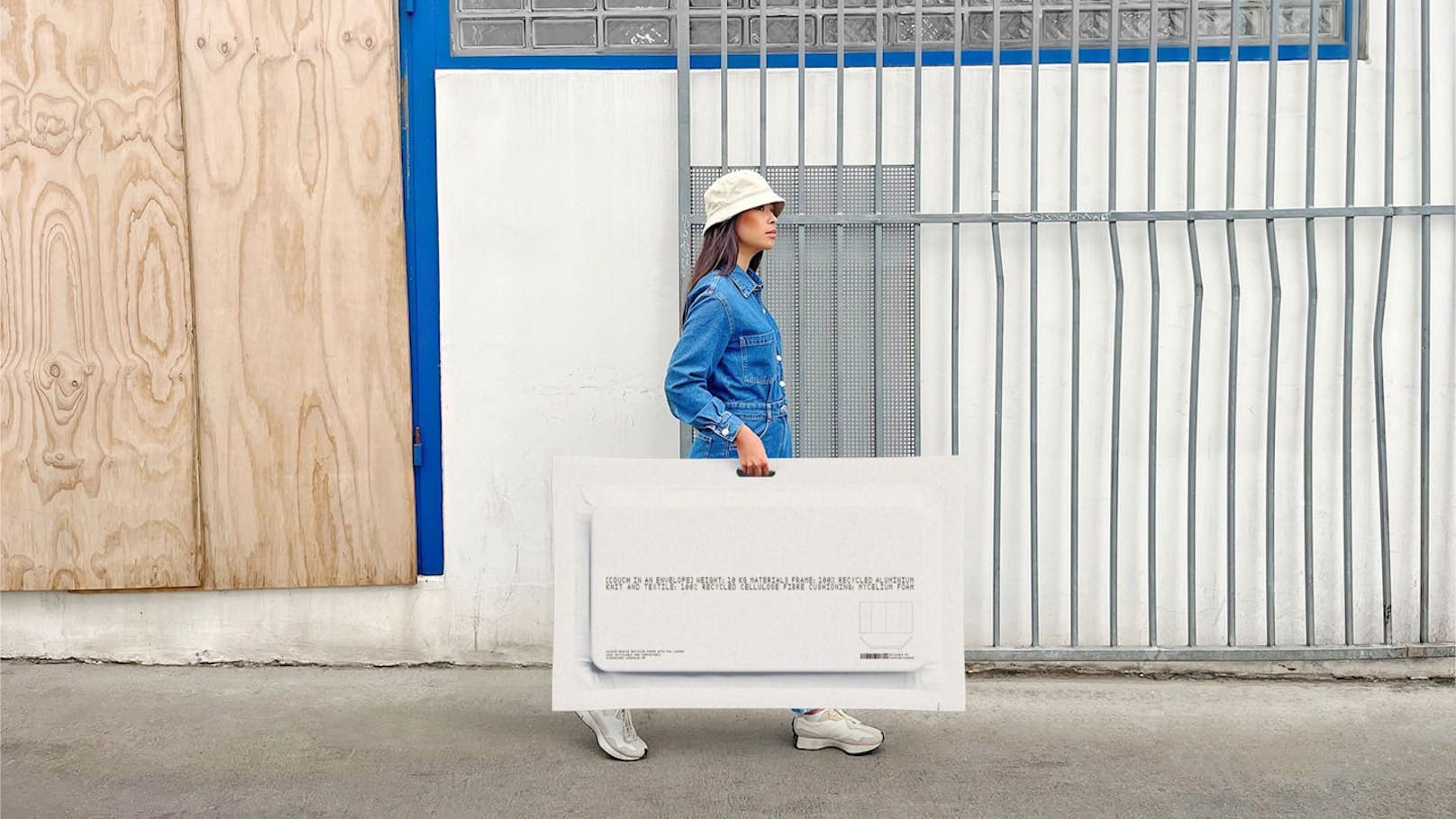 IKEA entwirft Couch, die du im Kuvert tragen kannst