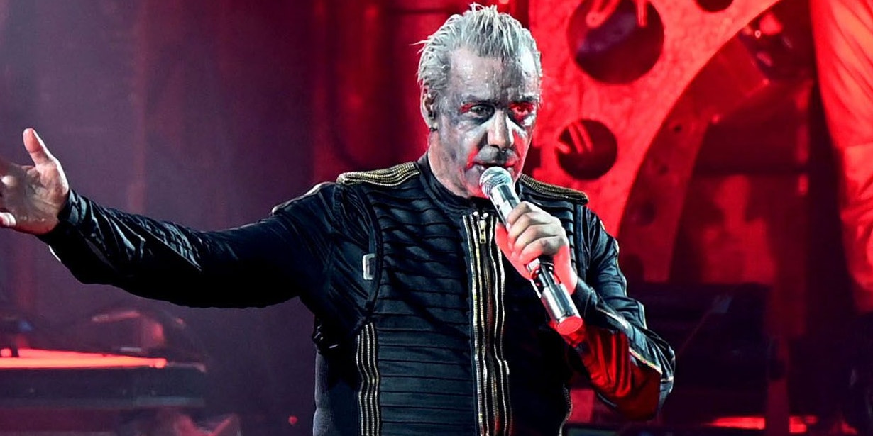 Rammstein-Frontmann Till Lindemann soll weiterhin junge Frauen auf sein Hotelzimmer einladen. 