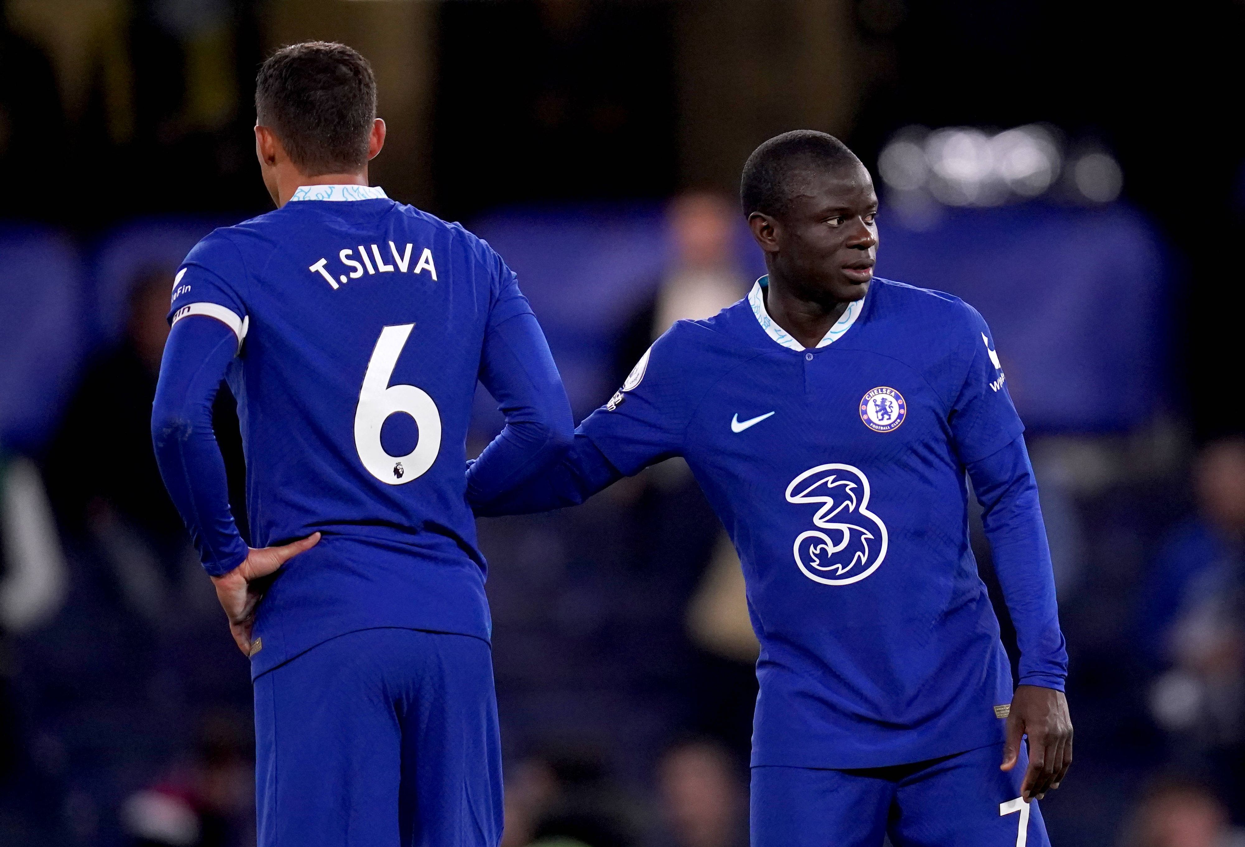 N'Golo Kante nimmt Abschied von den Blues. Er ist einer von mehreren, die von Chelsea in die Wüste wechseln.