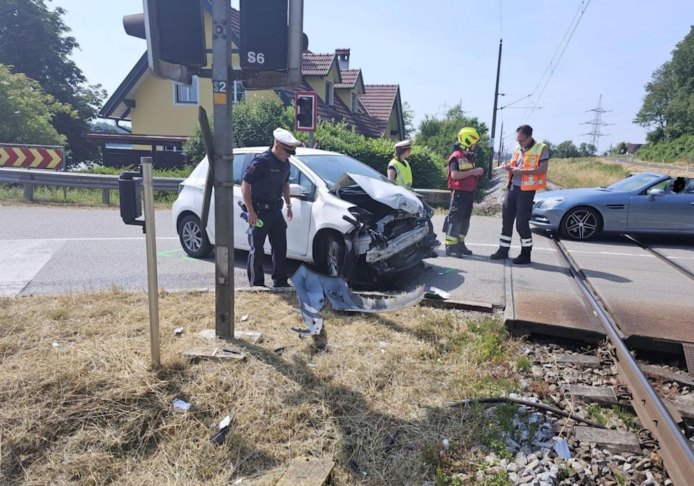 Auto gegen Zug in Ernsthofen.