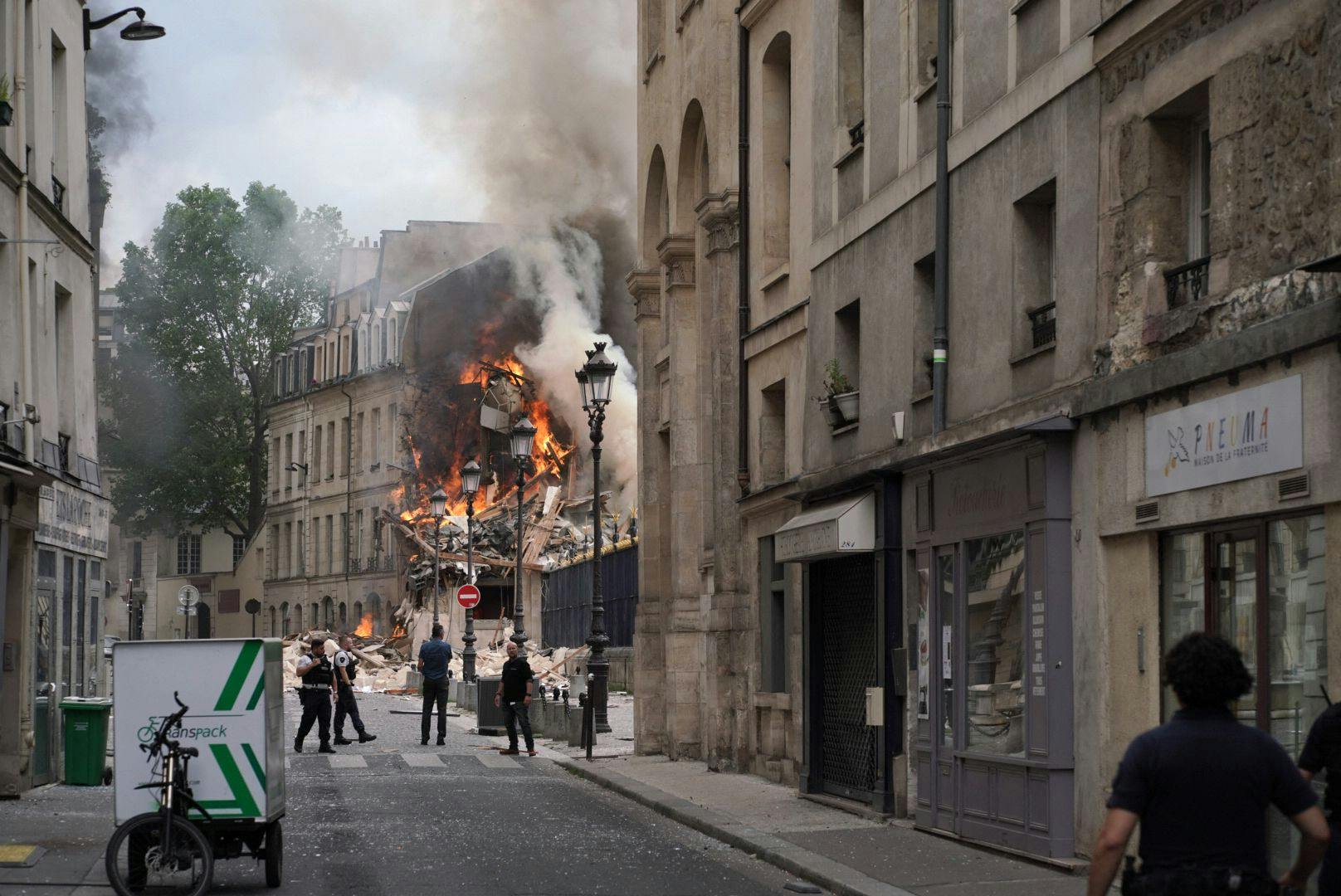 Gasexplosion in Paris – Häuser stehen in Flammen, mindestens 7 Schwerverletzte