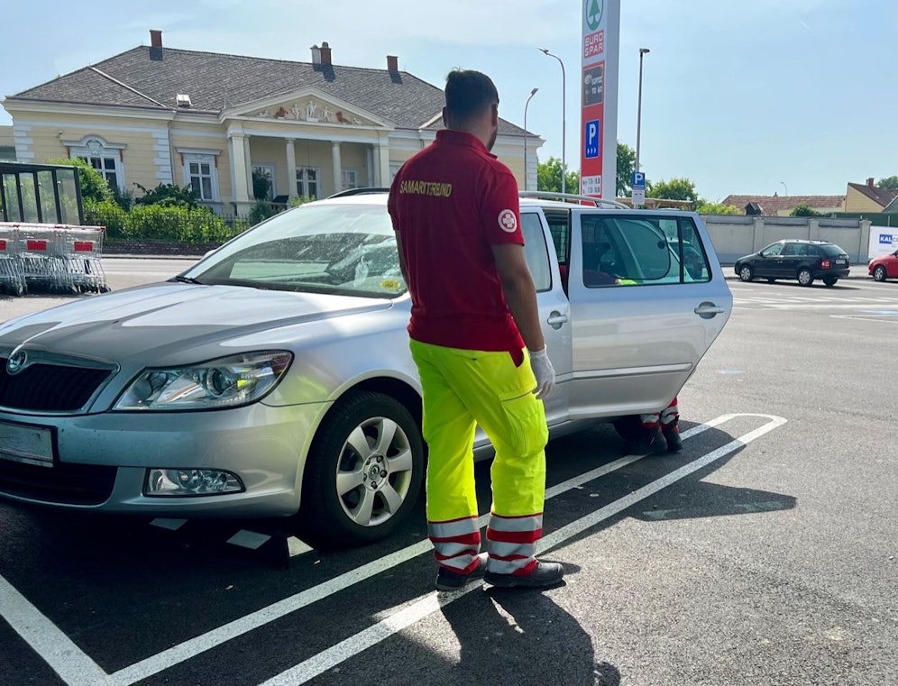 Einsatz: Kind in heißem Auto gefangen.