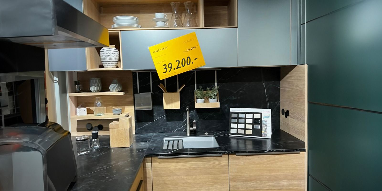 Mit diesem "Schnäppchen" hatte ein Wiener beim Möbeleinkauf wohl nicht gerechnet.