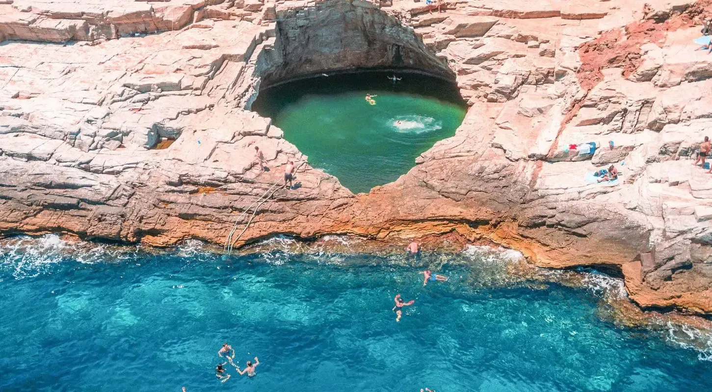 Das natürliche Schwimmbecken von Giola in Griechenland wird auch Aphrodites Träne genannt.