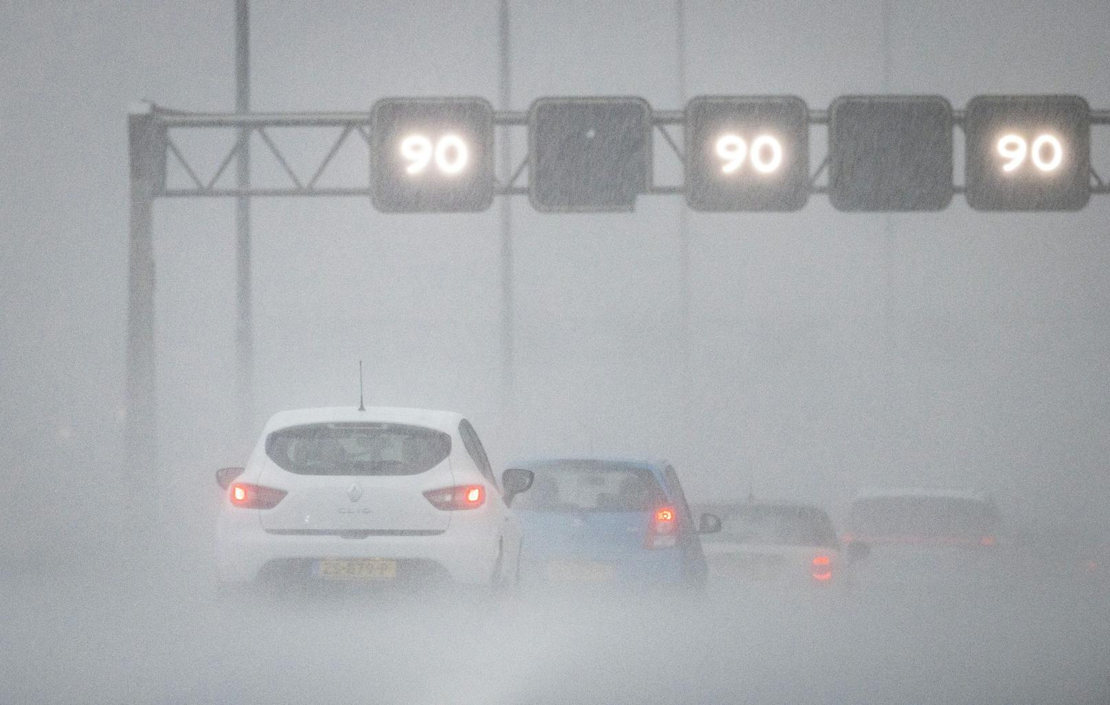 Die starken Regenfälle wurden vielerorts von Hagel begleitet.&nbsp;