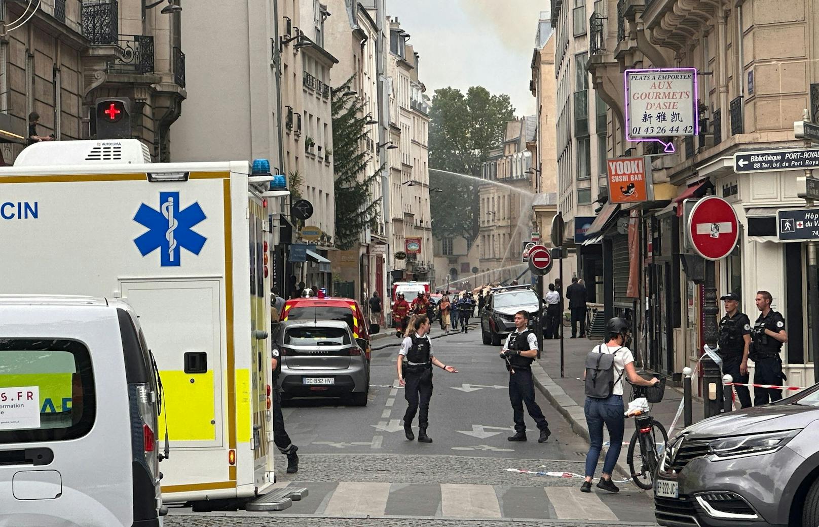 Nach einer Gasexplosion sind im Zentrum von Paris mehrere Gebäude in Brand geraten.&nbsp;