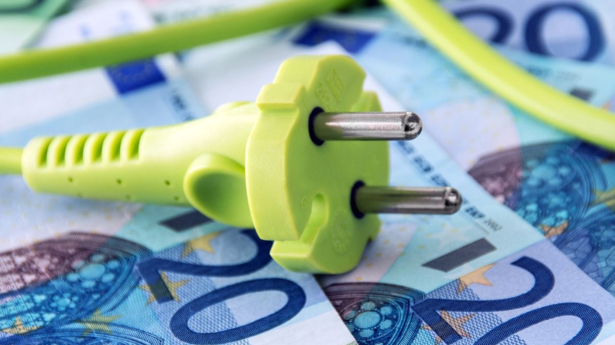 Electricity Savings and Euro banknotes
