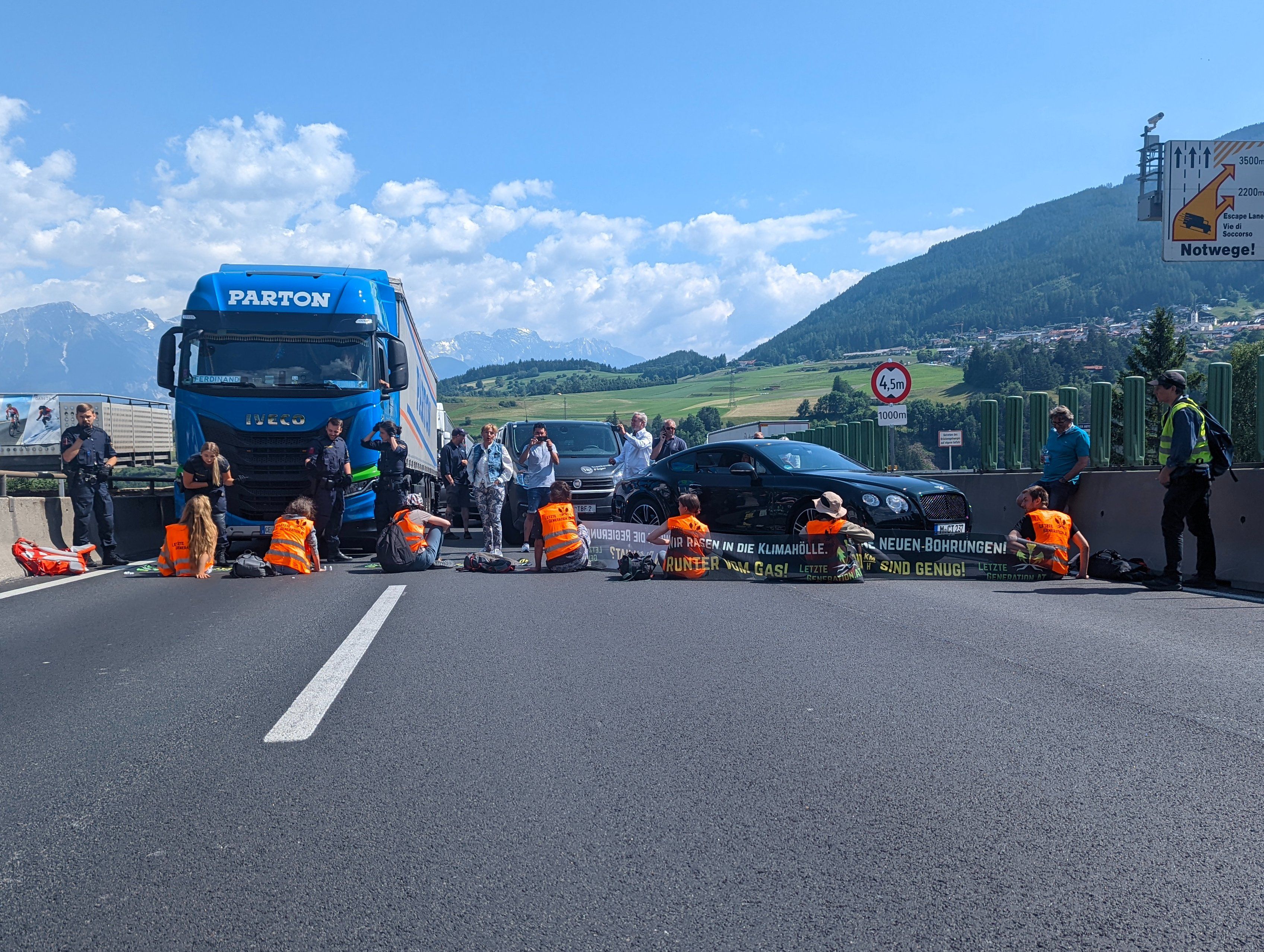 Am 15. Juni blockierten Aktivisten der Letzten Generation die A13 Brennerautobahn. 