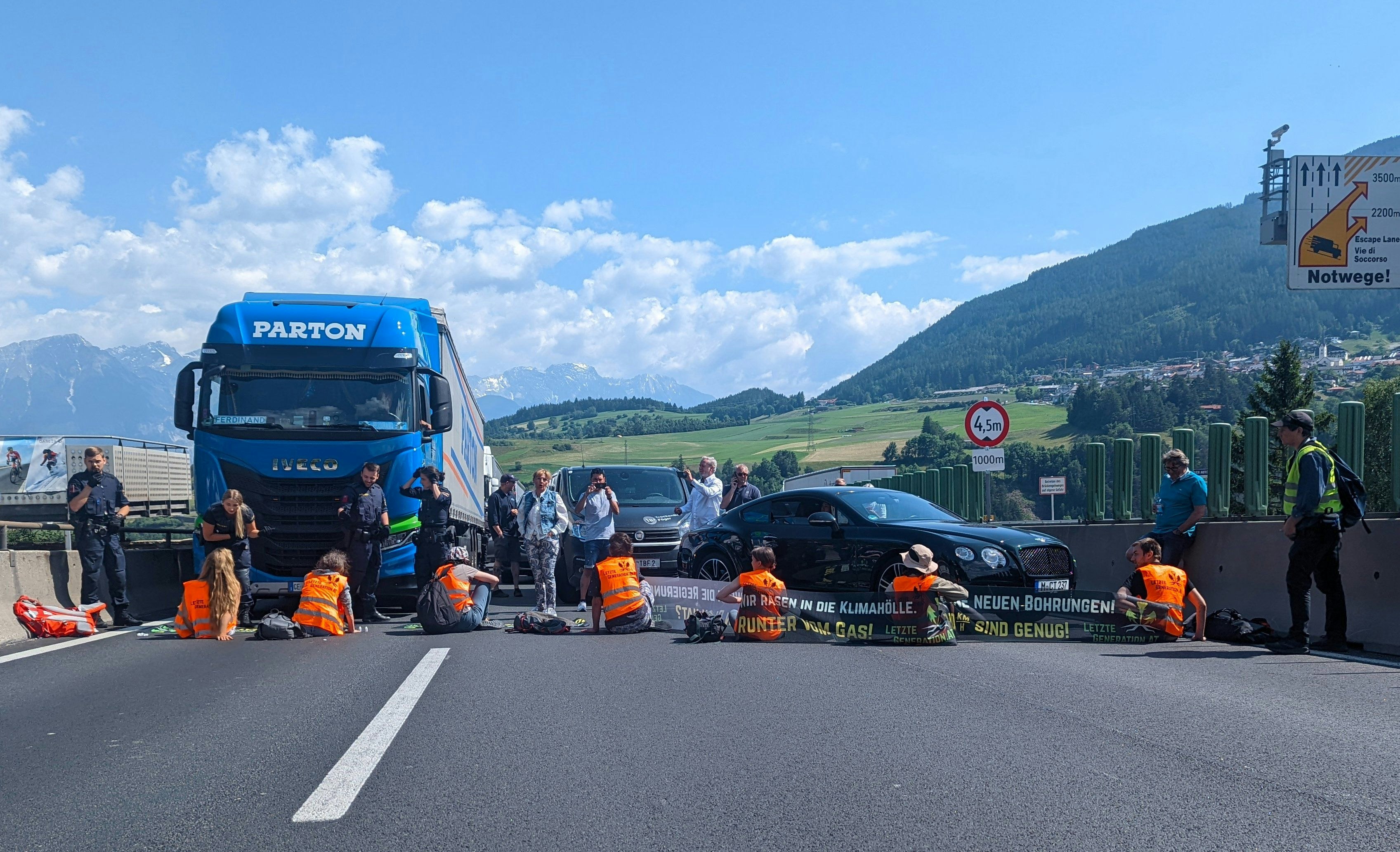 Am 15. Juni blockierten Aktivisten der Letzten Generation die A13 Brennerautobahn. 