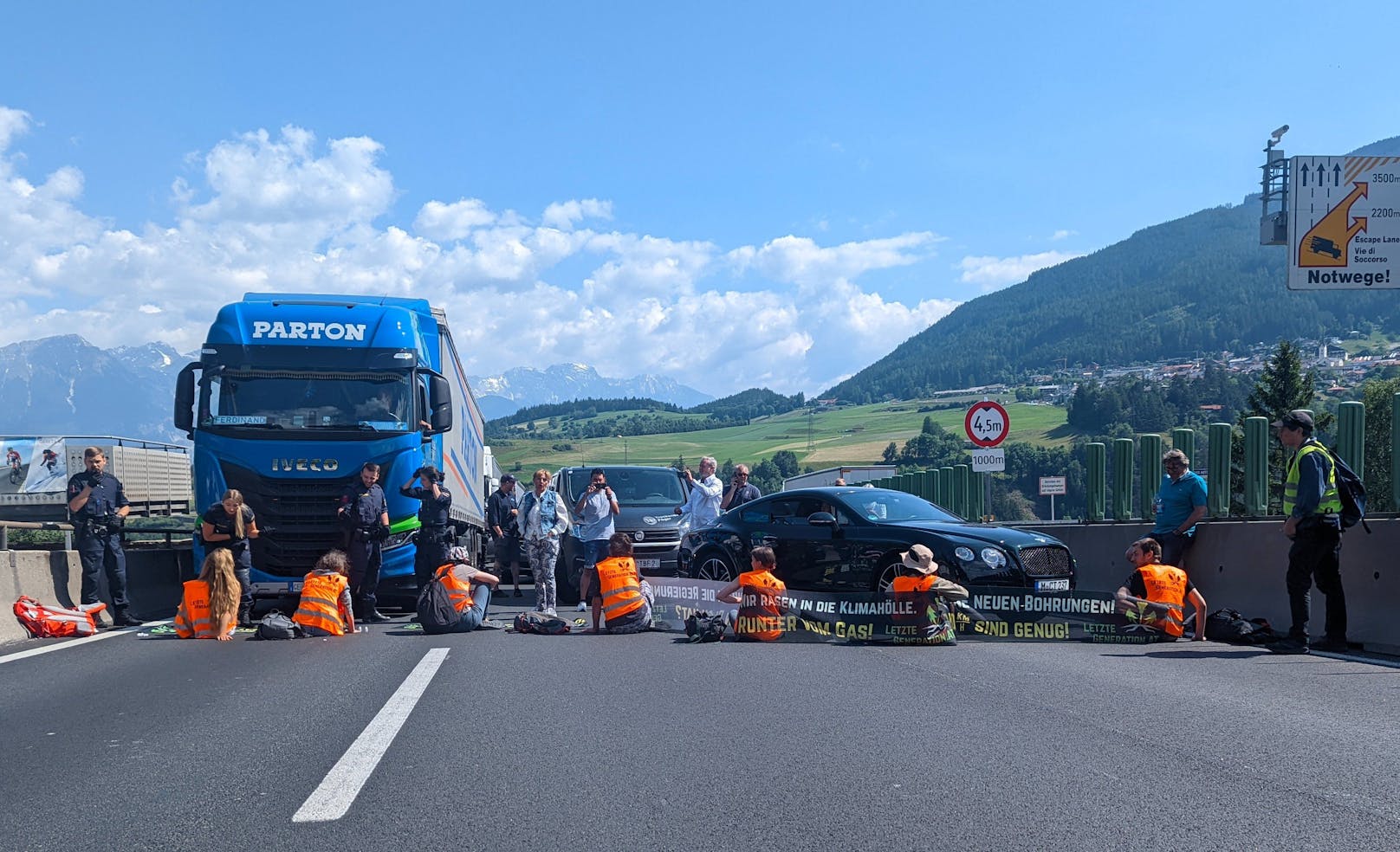 Am 15. Juni blockierten Aktivisten der Letzten Generation die A13 Brennerautobahn. 